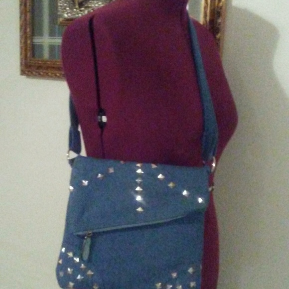 Purses - Picture 2 of 6